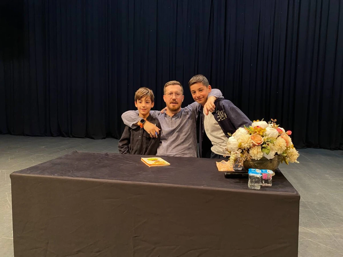 Youtuber Sertaç Abi, Çayırovalı sevenleriyle bir araya geldi